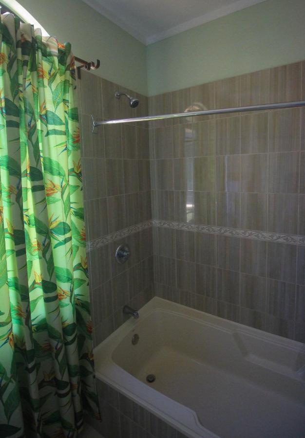 Luxury 10 Bedroom Villa-millbrooks Villa *