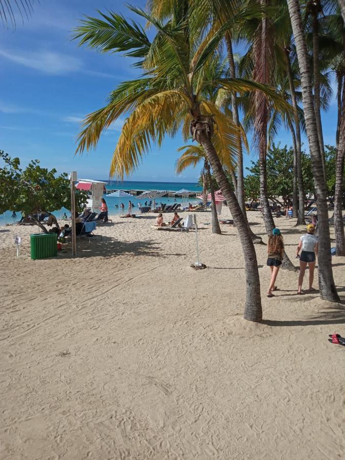 Casa de férias Hillside Sunrise: Gated Beachside Retreat With 2 Bed/bath *