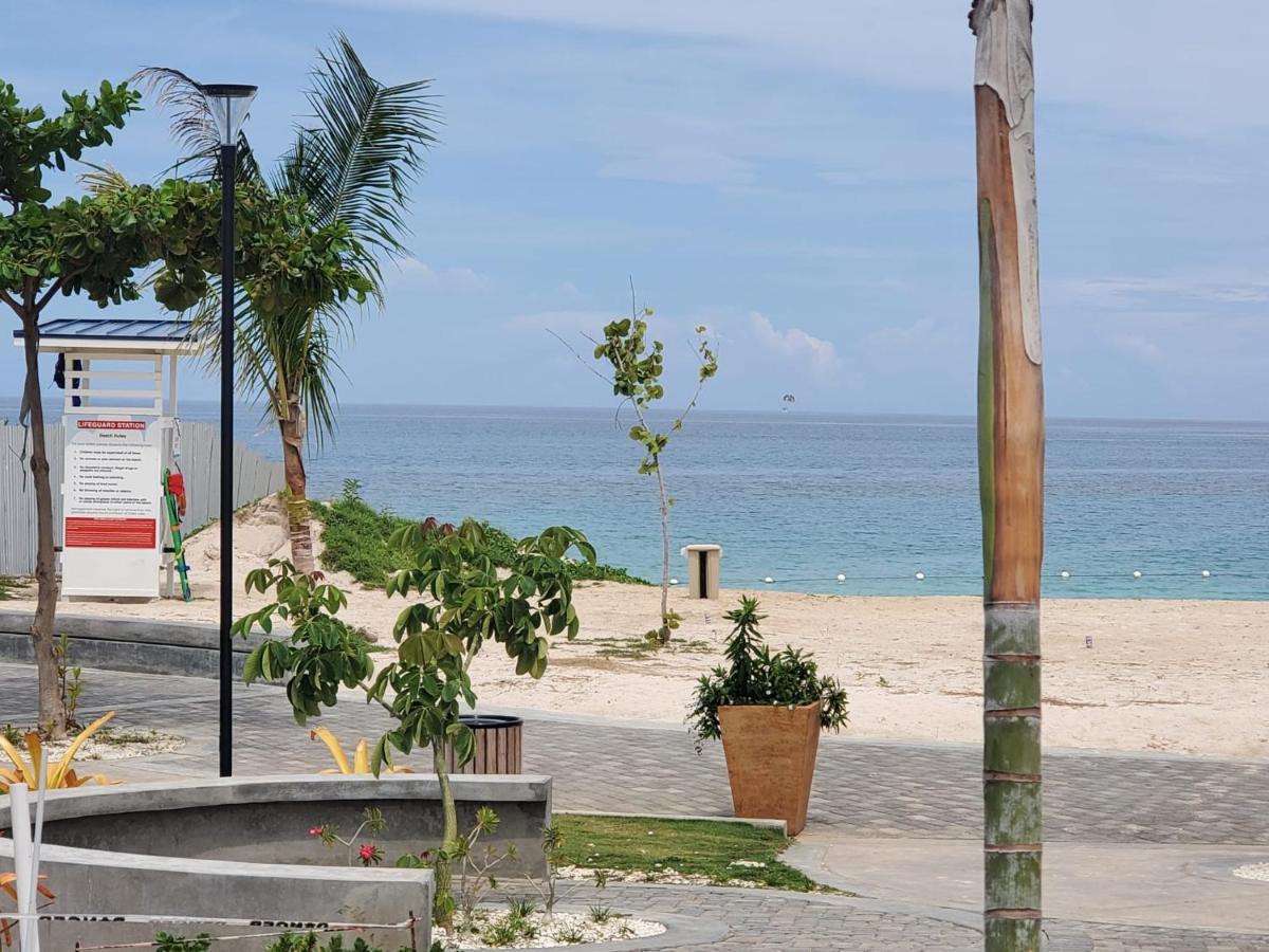 Hillside Sunrise: Gated Beachside Retreat With 2 Bed/bath Casa de férias