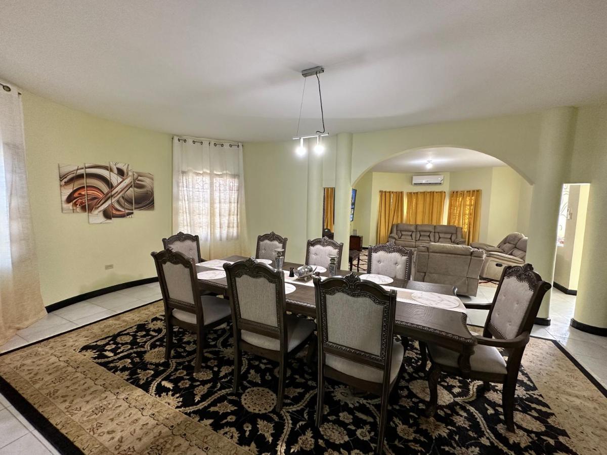 A Luxurious 4-bedroom Private With Games Room, Theatre & Modern Art Villa *