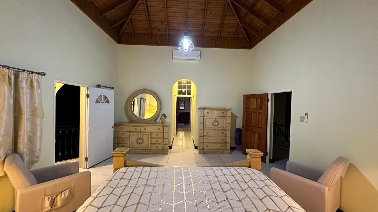 Villa A Luxurious 4-bedroom Private With Games Room, Theatre & Modern Art
