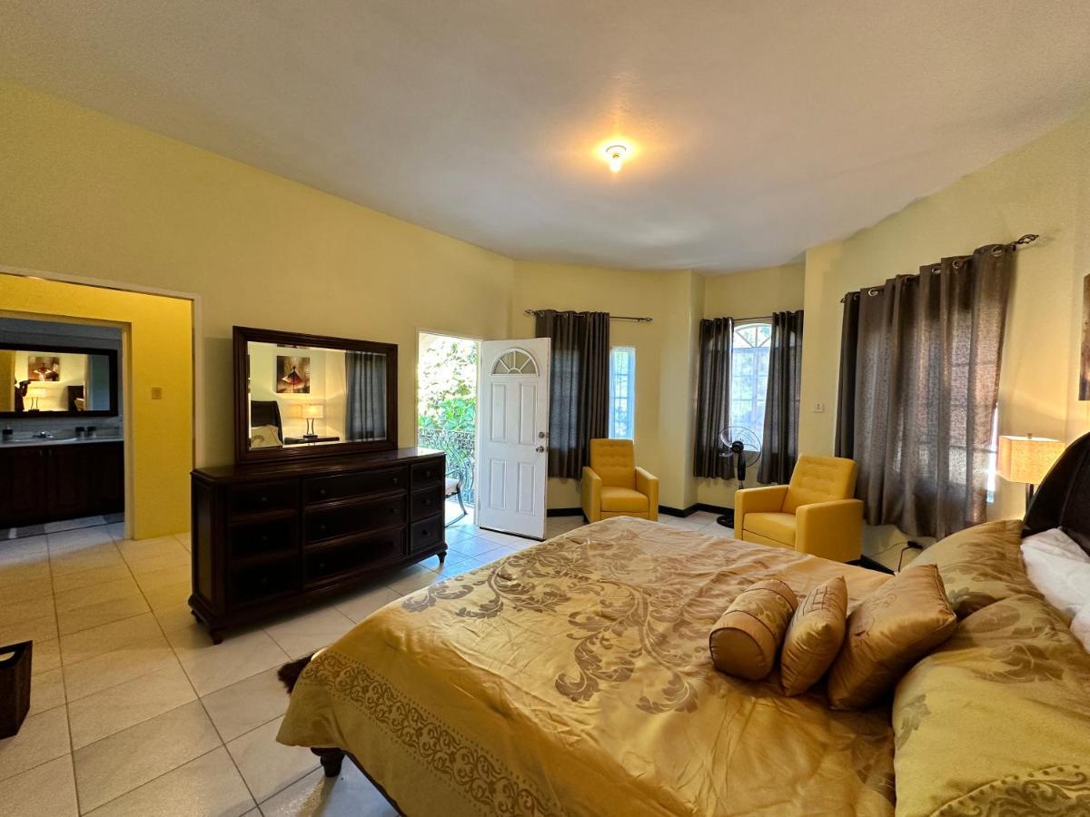 A Luxurious 4-bedroom Private With Games Room, Theatre & Modern Art Villa Montego Bay