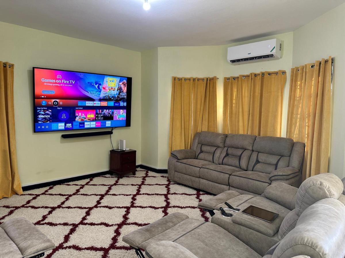 A Luxurious 4-bedroom Private With Games Room, Theatre & Modern Art Villa Montego Bay