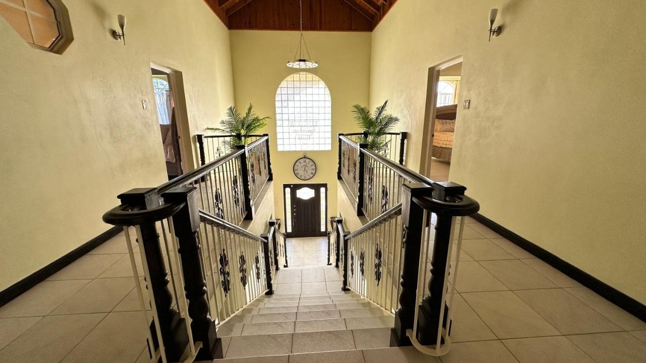 Villa A Luxurious 4-bedroom Private With Games Room, Theatre & Modern Art