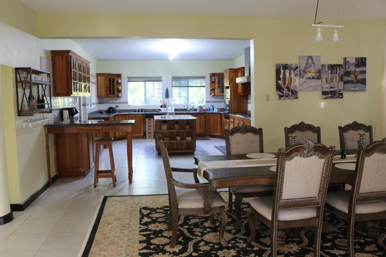 A Luxurious 4-bedroom Private With Games Room, Theatre & Modern Art Villa *