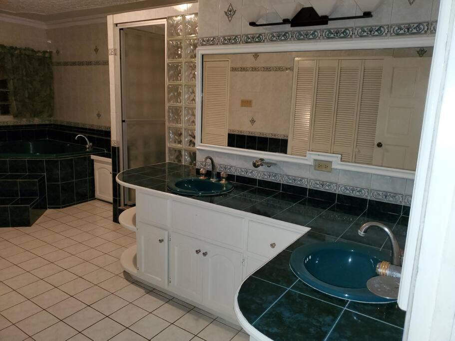 Prestige At Westgate Hills-4 Bedrooms With Dry Bar *
