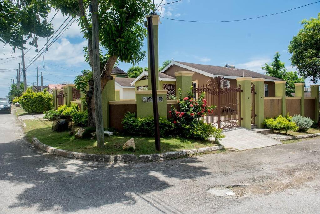 Holiday home Island Near Airport *