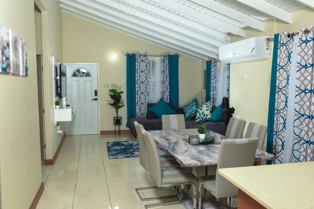 Homestay Montego West