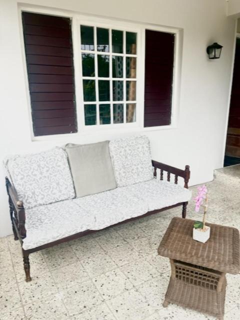Andeve's Tranquil Beautiful Casa de férias Montego Bay