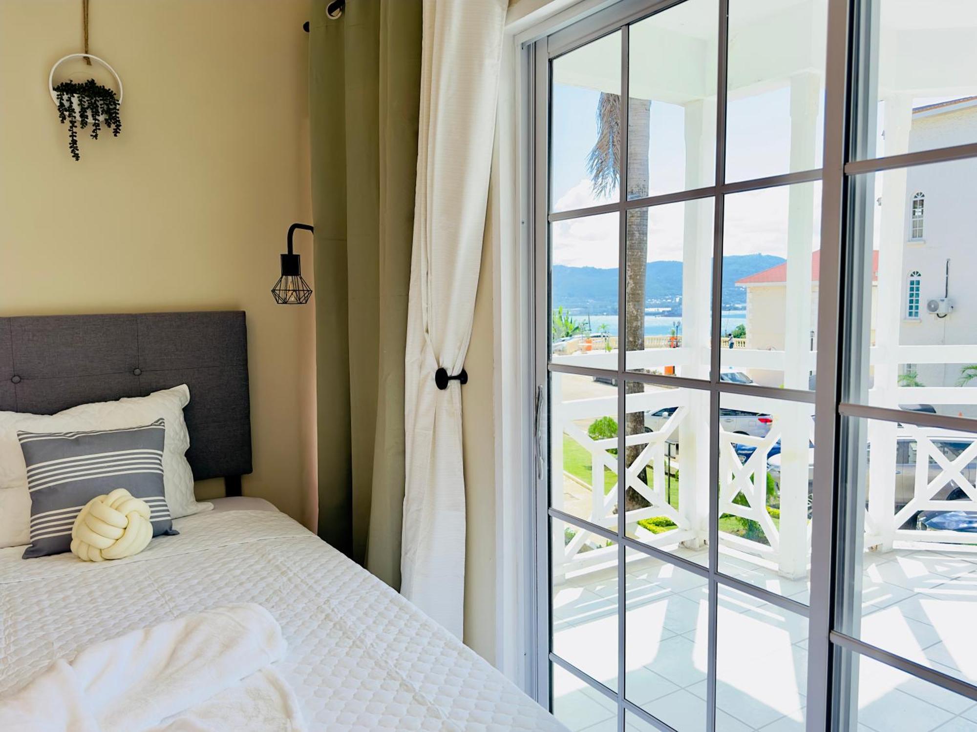 Apartment Falcon Oceanview 2br Condo-airport Transportation Available-24-7security Montego Bay