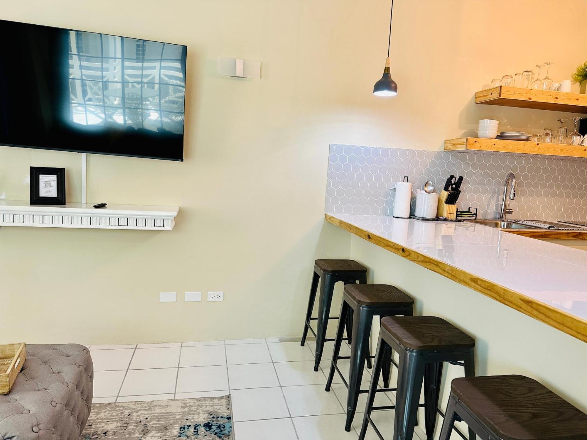Falcon Oceanview 2br Condo-airport Transportation Available-24-7security *