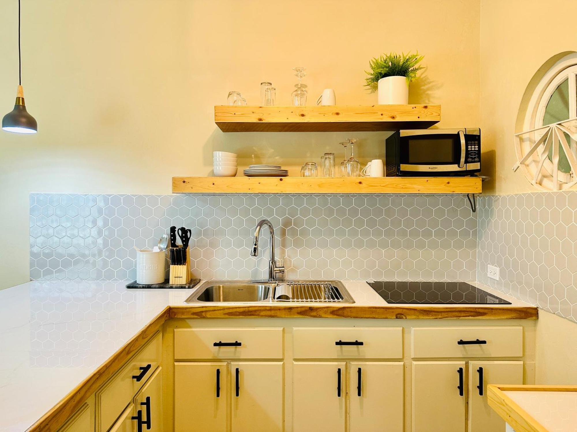 Falcon Oceanview 2br Condo-airport Transportation Available-24-7security *
