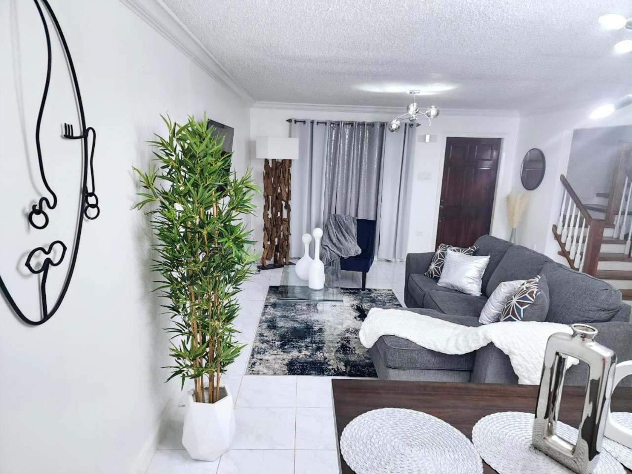 Tropical Luxe Modern Townhouse Apartamento