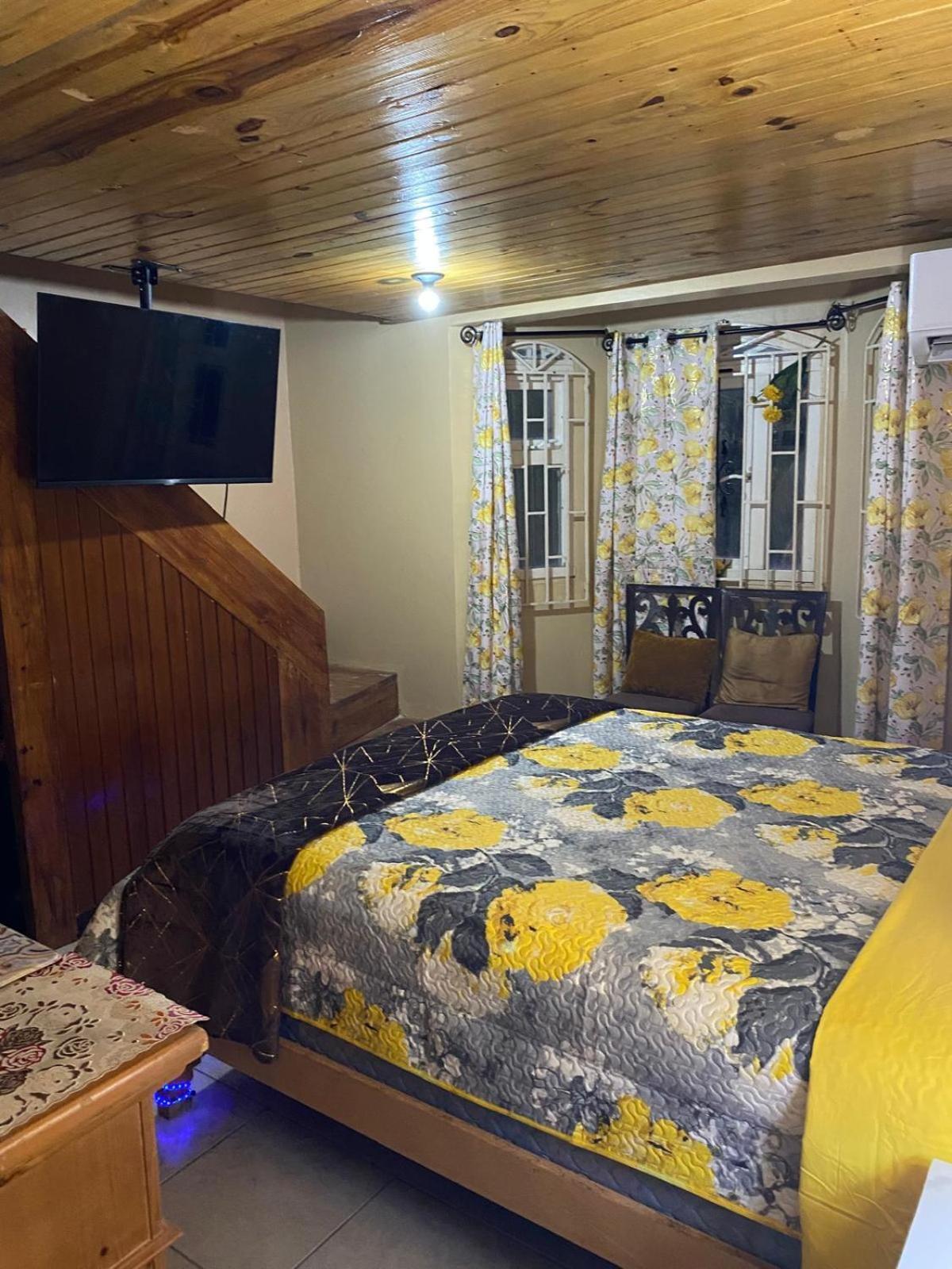 Homestay Omars Stylish Montego Bay