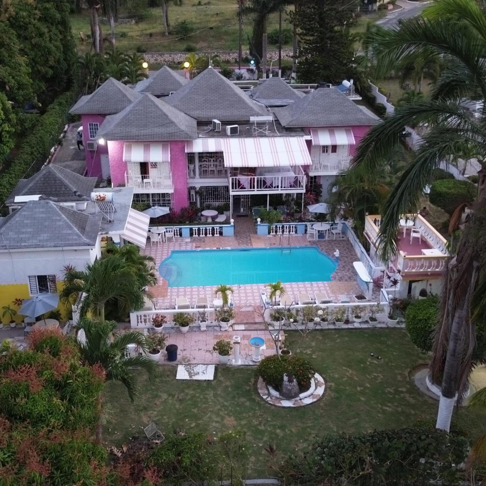 Villa Pink Hibiscus