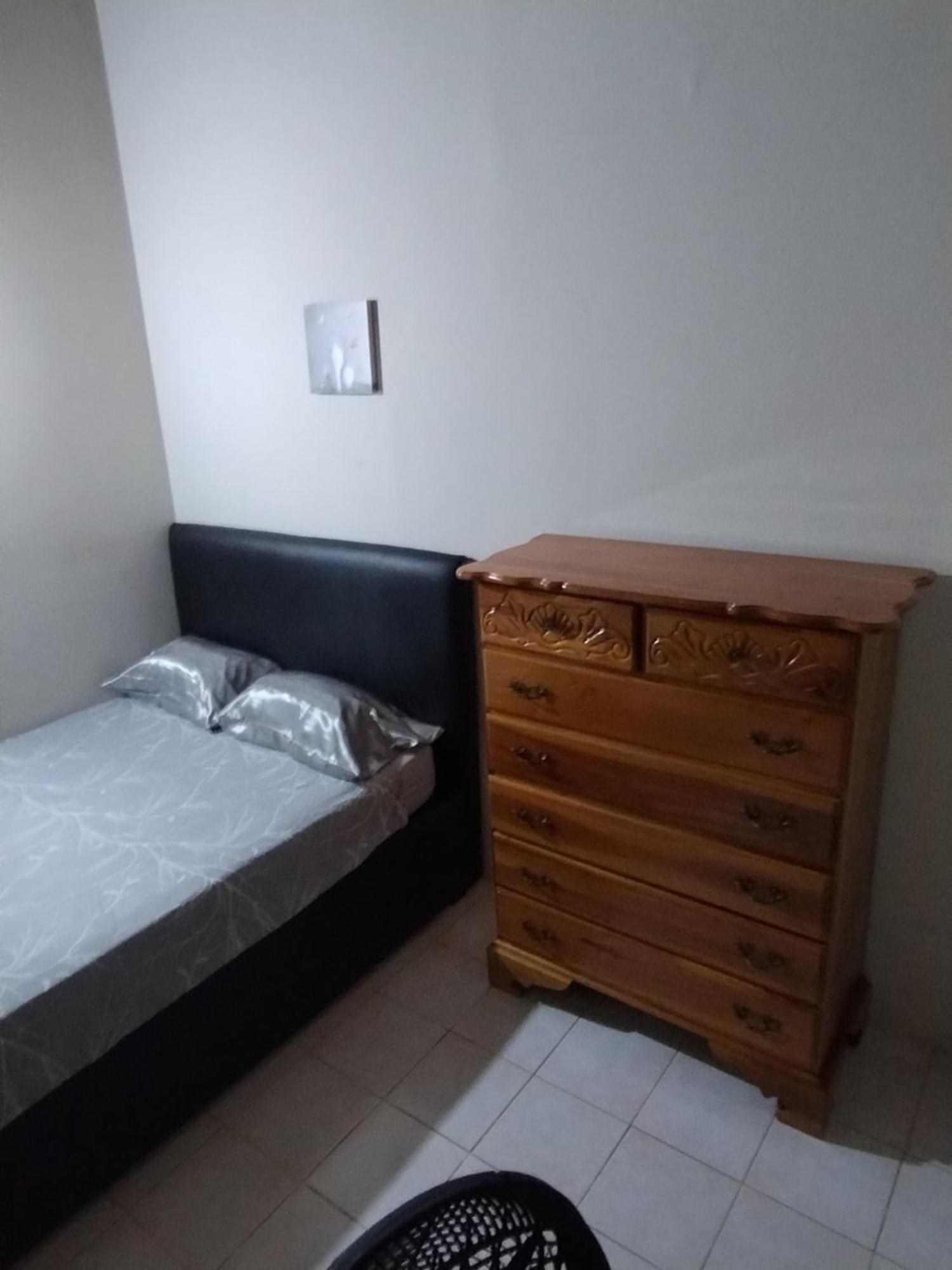 Aquamarine Ave Apartment *