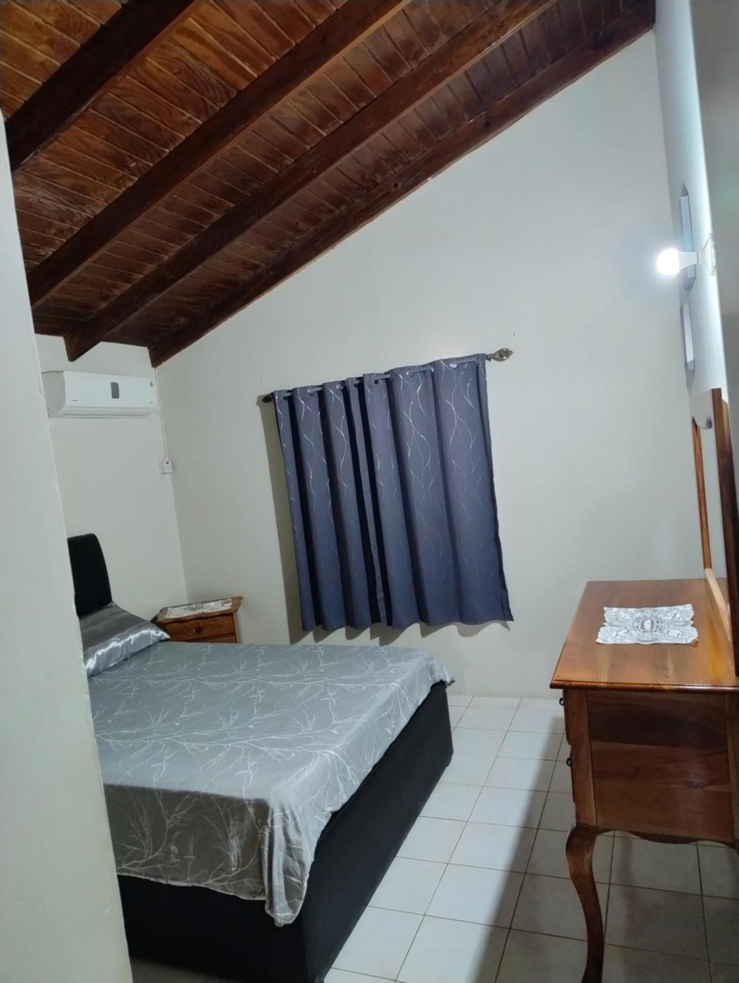 Aquamarine Ave Apartment *
