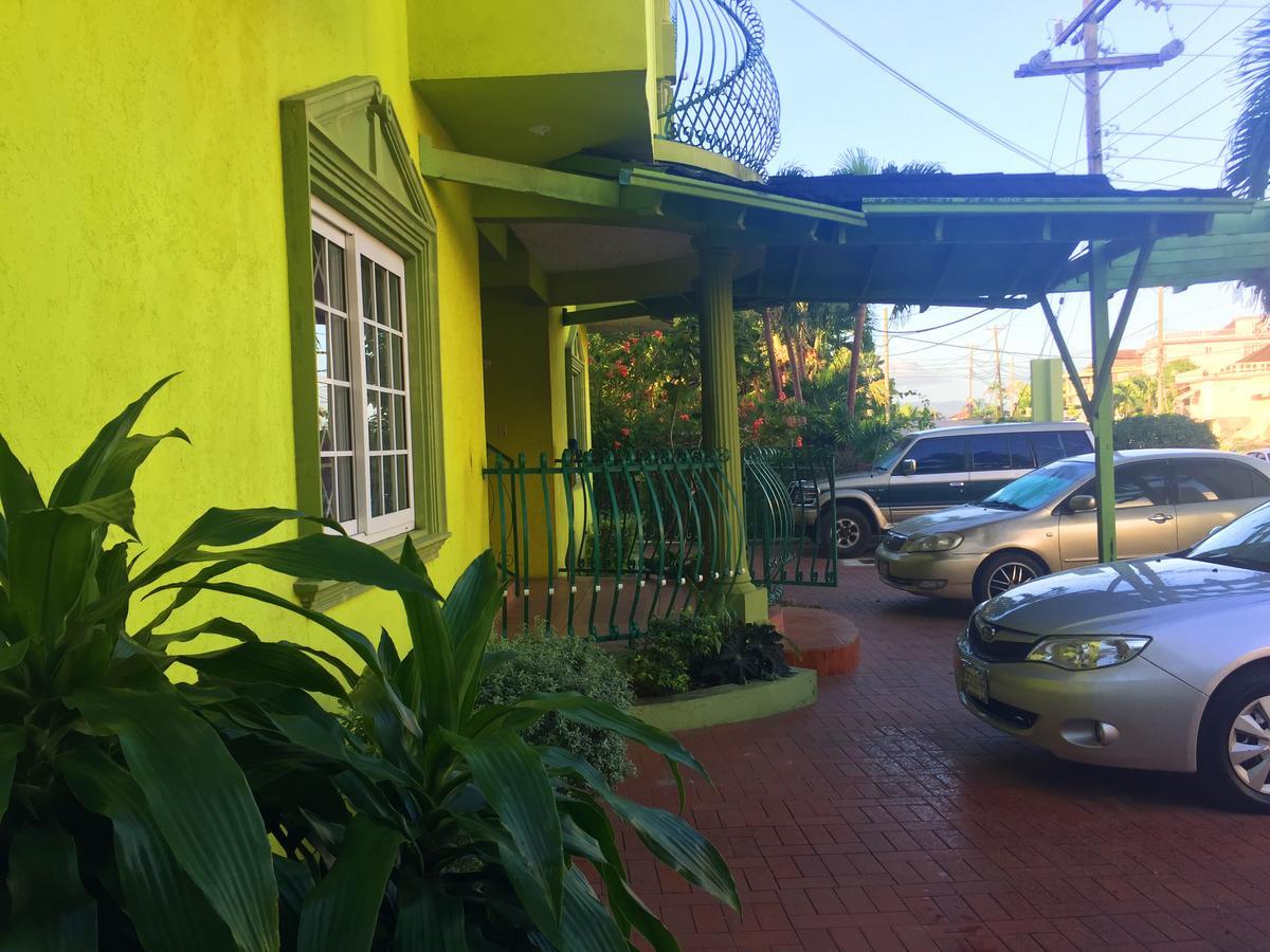 Yaad Hostel *