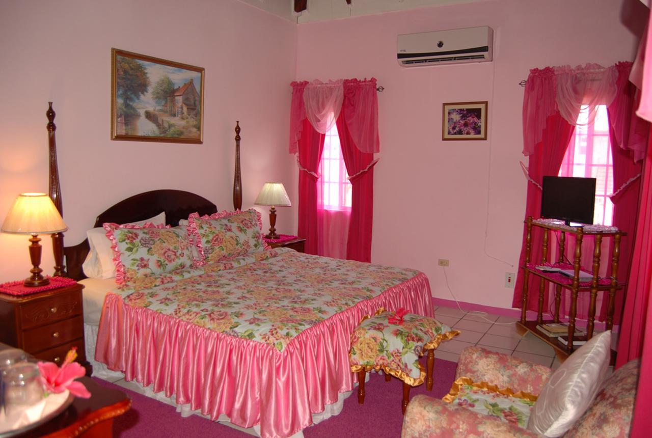 Pink Hibiscus Villa *